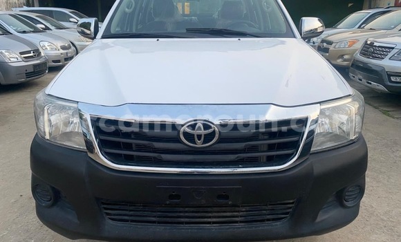 Sayi Na hannu Toyota Hilux White Mota in Douala a Ƙasar Kamaru Sayi Na hannu Toyota Hilux White Mota in Douala a Ƙasar Kamaru