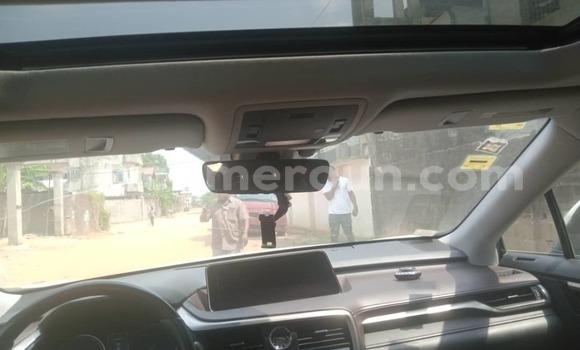 Sayi Na hannu Lexus RX 350 White Mota in Douala a Ƙasar Kamaru Sayi Na hannu Lexus RX 350 White Mota in Douala a Ƙasar Kamaru
