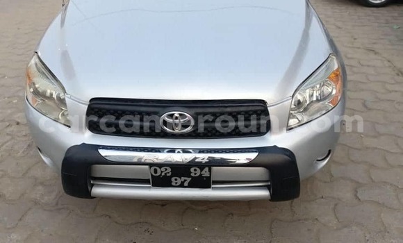 Acheter Occasion Voiture Toyota RAV4 Gris à Douala, Littoral Cameroon Acheter Occasion Voiture Toyota RAV4 Gris à Douala, Littoral Cameroon