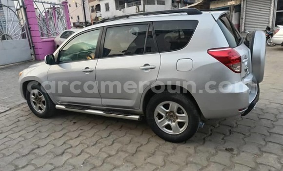 Acheter Occasion Voiture Toyota RAV4 Gris à Douala, Littoral Cameroon Acheter Occasion Voiture Toyota RAV4 Gris à Douala, Littoral Cameroon