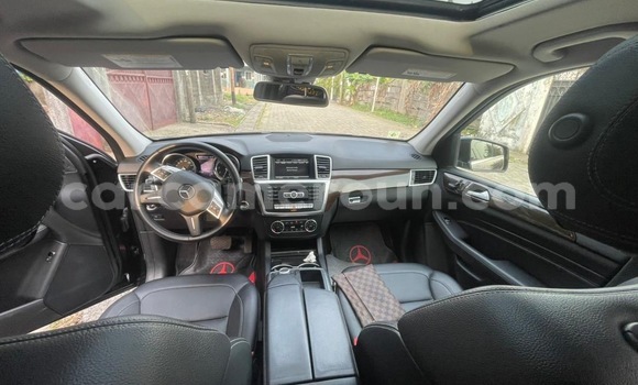 Sayi Sabo Mercedes‒Benz ML–Class Black Mota in Douala a Ƙasar Kamaru Sayi Sabo Mercedes‒Benz ML–Class Black Mota in Douala a Ƙasar Kamaru