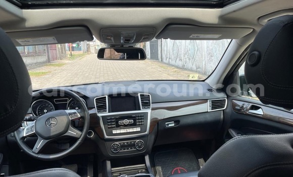 Sayi Sabo Mercedes‒Benz ML–Class Black Mota in Douala a Ƙasar Kamaru Sayi Sabo Mercedes‒Benz ML–Class Black Mota in Douala a Ƙasar Kamaru