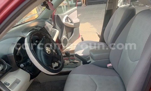 Sayi Na hannu Toyota RAV4 Red Mota in Douala a Ƙasar Kamaru Sayi Na hannu Toyota RAV4 Red Mota in Douala a Ƙasar Kamaru