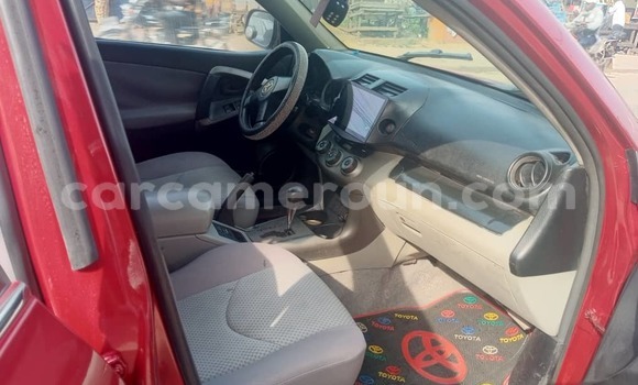 Sayi Na hannu Toyota RAV4 Red Mota in Douala a Ƙasar Kamaru Sayi Na hannu Toyota RAV4 Red Mota in Douala a Ƙasar Kamaru