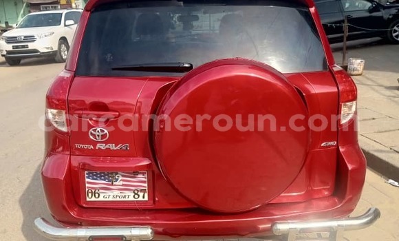 Sayi Na hannu Toyota RAV4 Red Mota in Douala a Ƙasar Kamaru Sayi Na hannu Toyota RAV4 Red Mota in Douala a Ƙasar Kamaru