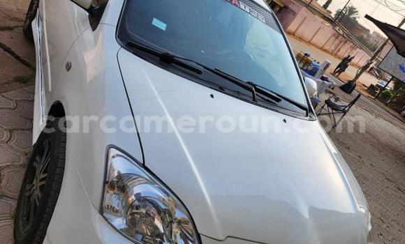 Sayi Na hannu Toyota Runx White Mota in Yaounde a Babban Kamaru Sayi Na hannu Toyota Runx White Mota in Yaounde a Babban Kamaru