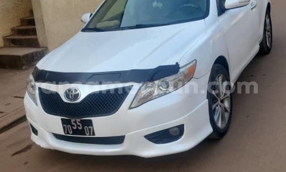 Sayi Na hannu Toyota Camry White Mota in Yaounde a Babban Kamaru Sayi Na hannu Toyota Camry White Mota in Yaounde a Babban Kamaru