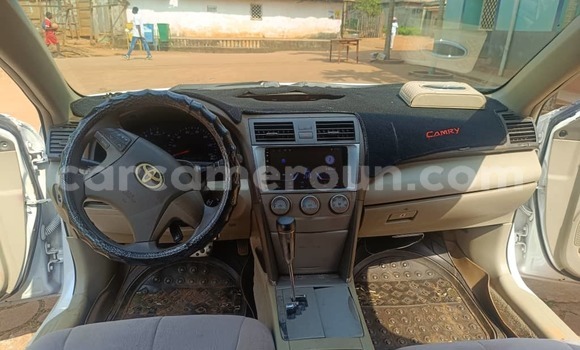 Sayi Na hannu Toyota Camry White Mota in Yaounde a Babban Kamaru Sayi Na hannu Toyota Camry White Mota in Yaounde a Babban Kamaru