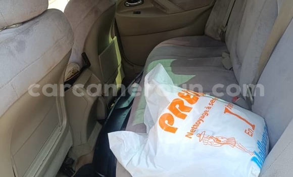 Sayi Na hannu Toyota Camry White Mota in Yaounde a Babban Kamaru Sayi Na hannu Toyota Camry White Mota in Yaounde a Babban Kamaru