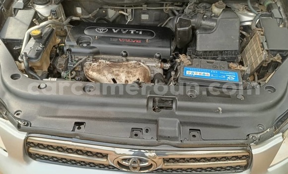 Sayi Na hannu Toyota RAV4 Azurfa Mota in Yaounde a Babban Kamaru Sayi Na hannu Toyota RAV4 Azurfa Mota in Yaounde a Babban Kamaru