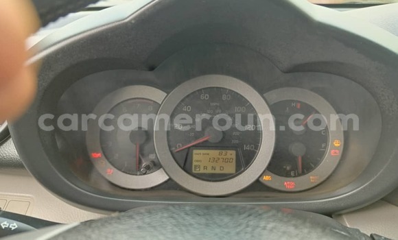Sayi Na hannu Toyota RAV4 Azurfa Mota in Yaounde a Babban Kamaru Sayi Na hannu Toyota RAV4 Azurfa Mota in Yaounde a Babban Kamaru