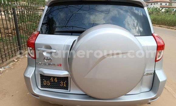 Sayi Na hannu Toyota RAV4 Azurfa Mota in Yaounde a Babban Kamaru Sayi Na hannu Toyota RAV4 Azurfa Mota in Yaounde a Babban Kamaru