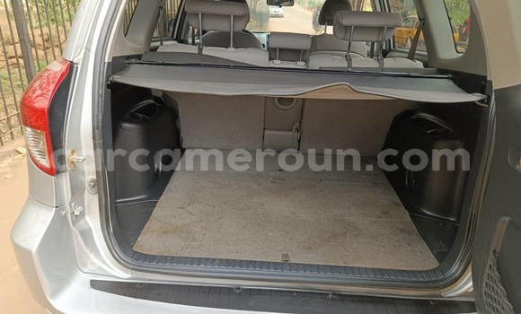 Sayi Na hannu Toyota RAV4 Azurfa Mota in Yaounde a Babban Kamaru Sayi Na hannu Toyota RAV4 Azurfa Mota in Yaounde a Babban Kamaru