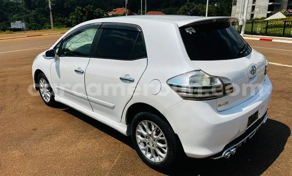 Sayi Na hannu Toyota Blade White Mota in Yaounde a Babban Kamaru Sayi Na hannu Toyota Blade White Mota in Yaounde a Babban Kamaru