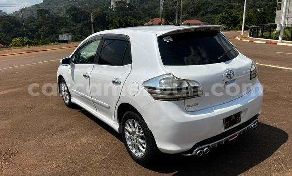 Sayi Na hannu Toyota Blade White Mota in Yaounde a Babban Kamaru Sayi Na hannu Toyota Blade White Mota in Yaounde a Babban Kamaru