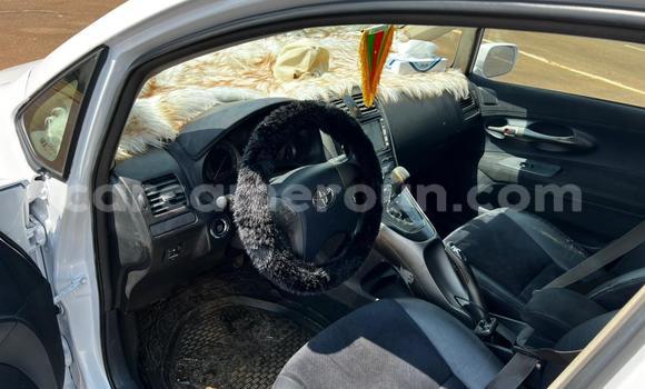 Sayi Na hannu Toyota Blade White Mota in Yaounde a Babban Kamaru Sayi Na hannu Toyota Blade White Mota in Yaounde a Babban Kamaru