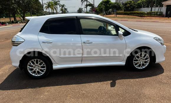 Sayi Na hannu Toyota Blade White Mota in Yaounde a Babban Kamaru Sayi Na hannu Toyota Blade White Mota in Yaounde a Babban Kamaru