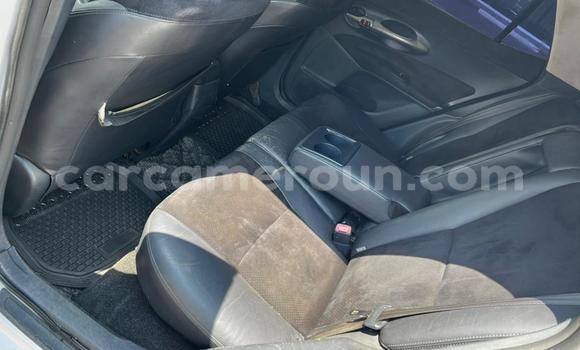 Sayi Na hannu Toyota Blade White Mota in Yaounde a Babban Kamaru Sayi Na hannu Toyota Blade White Mota in Yaounde a Babban Kamaru