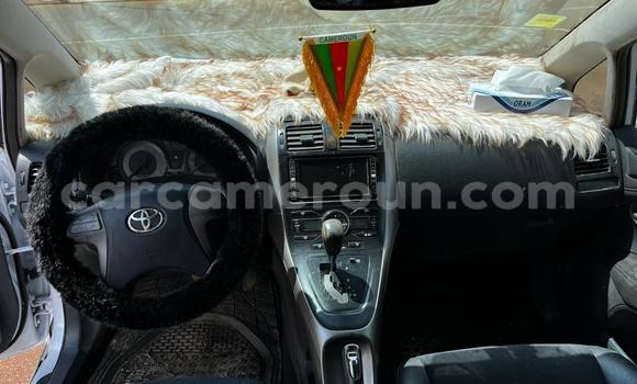 Sayi Na hannu Toyota Blade White Mota in Yaounde a Babban Kamaru Sayi Na hannu Toyota Blade White Mota in Yaounde a Babban Kamaru