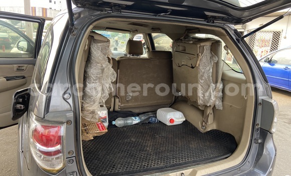 Sayi Na hannu Toyota Fortuner Sauran Mota in Douala a Ƙasar Kamaru Sayi Na hannu Toyota Fortuner Sauran Mota in Douala a Ƙasar Kamaru