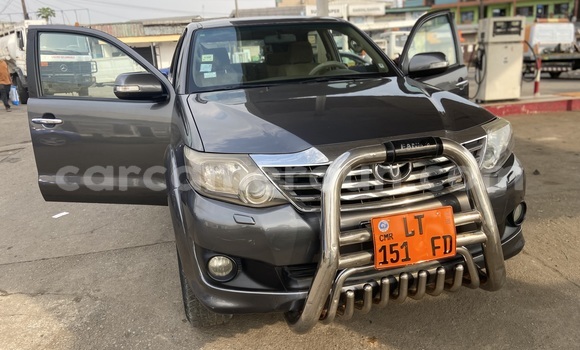 Sayi Na hannu Toyota Fortuner Sauran Mota in Douala a Ƙasar Kamaru Sayi Na hannu Toyota Fortuner Sauran Mota in Douala a Ƙasar Kamaru
