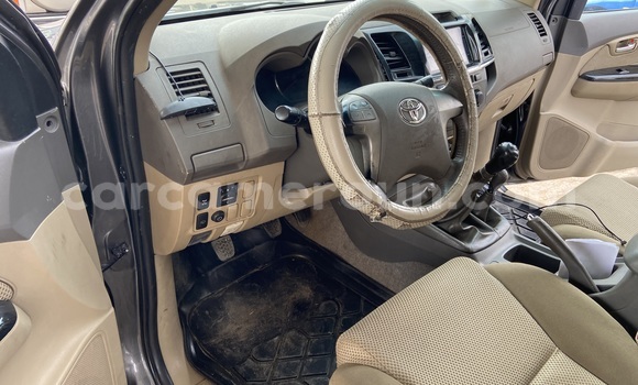 Sayi Na hannu Toyota Fortuner Sauran Mota in Douala a Ƙasar Kamaru Sayi Na hannu Toyota Fortuner Sauran Mota in Douala a Ƙasar Kamaru