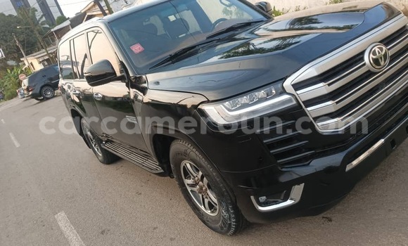 Sayi Imported Toyota Land Cruiser Black Mota in Douala a Ƙasar Kamaru Sayi Imported Toyota Land Cruiser Black Mota in Douala a Ƙasar Kamaru