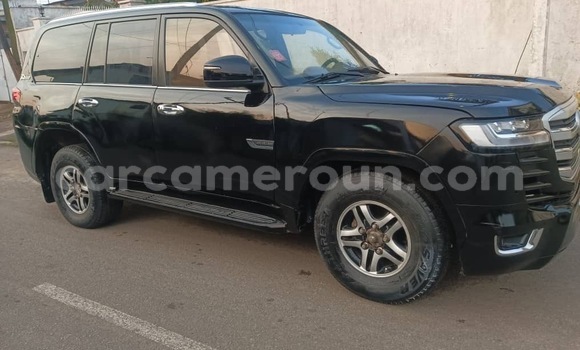 Sayi Imported Toyota Land Cruiser Black Mota in Douala a Ƙasar Kamaru Sayi Imported Toyota Land Cruiser Black Mota in Douala a Ƙasar Kamaru