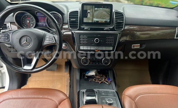 Sayi Imported Mercedes‒Benz GLE White Mota in Douala a Ƙasar Kamaru Sayi Imported Mercedes‒Benz GLE White Mota in Douala a Ƙasar Kamaru
