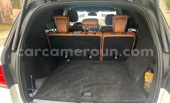 Sayi Imported Mercedes‒Benz GLE White Mota in Douala a Ƙasar Kamaru Sayi Imported Mercedes‒Benz GLE White Mota in Douala a Ƙasar Kamaru