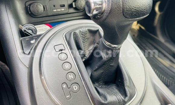 Sayi Na hannu Kia Sportage White Mota in Douala a Ƙasar Kamaru Sayi Na hannu Kia Sportage White Mota in Douala a Ƙasar Kamaru