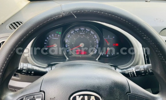 Sayi Na hannu Kia Sportage White Mota in Douala a Ƙasar Kamaru Sayi Na hannu Kia Sportage White Mota in Douala a Ƙasar Kamaru