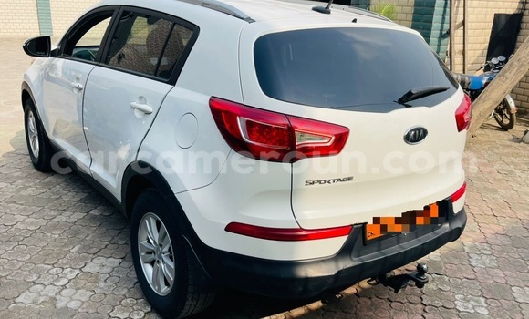 Sayi Na hannu Kia Sportage White Mota in Douala a Ƙasar Kamaru Sayi Na hannu Kia Sportage White Mota in Douala a Ƙasar Kamaru