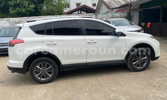 Acheter Occasion Voiture Toyota RAV4 Blanc à Douala, Littoral Cameroon Acheter Occasion Voiture Toyota RAV4 Blanc à Douala, Littoral Cameroon