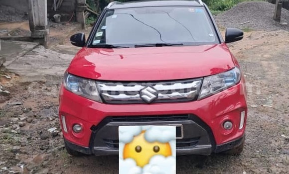 Sayi Na hannu Suzuki Vitara Red Mota in Douala a Ƙasar Kamaru