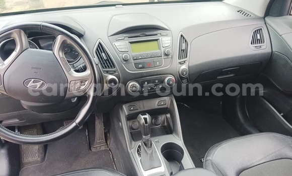 Sayi Na hannu Hyundai Tucson Azurfa Mota in Douala a Ƙasar Kamaru Sayi Na hannu Hyundai Tucson Azurfa Mota in Douala a Ƙasar Kamaru