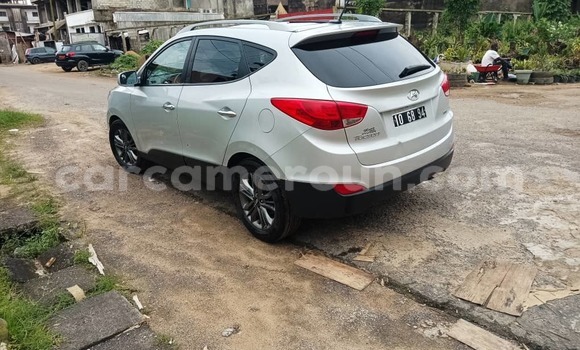 Sayi Na hannu Hyundai Tucson Azurfa Mota in Douala a Ƙasar Kamaru Sayi Na hannu Hyundai Tucson Azurfa Mota in Douala a Ƙasar Kamaru