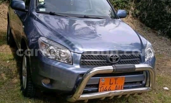 Sayi Na hannu Toyota RAV4 Blue Mota in Douala a Ƙasar Kamaru Sayi Na hannu Toyota RAV4 Blue Mota in Douala a Ƙasar Kamaru