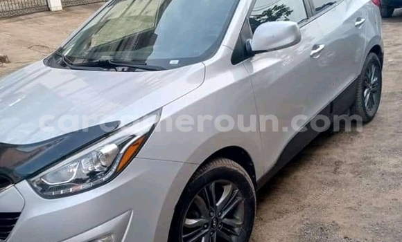 Sayi Imported Hyundai Tucson Azurfa Mota in Douala a Ƙasar Kamaru