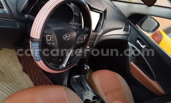 Sayi Na hannu Hyundai Santa Fe Red Mota in Douala a Ƙasar Kamaru Sayi Na hannu Hyundai Santa Fe Red Mota in Douala a Ƙasar Kamaru