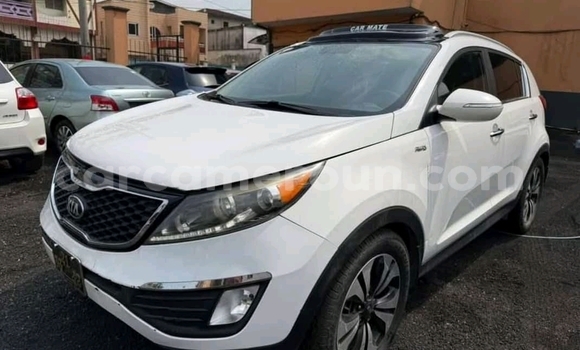 Sayi Imported Kia Sportage White Mota in Douala a Ƙasar Kamaru Sayi Imported Kia Sportage White Mota in Douala a Ƙasar Kamaru