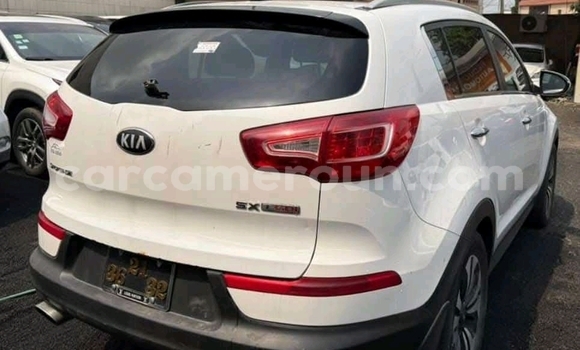 Sayi Imported Kia Sportage White Mota in Douala a Ƙasar Kamaru Sayi Imported Kia Sportage White Mota in Douala a Ƙasar Kamaru