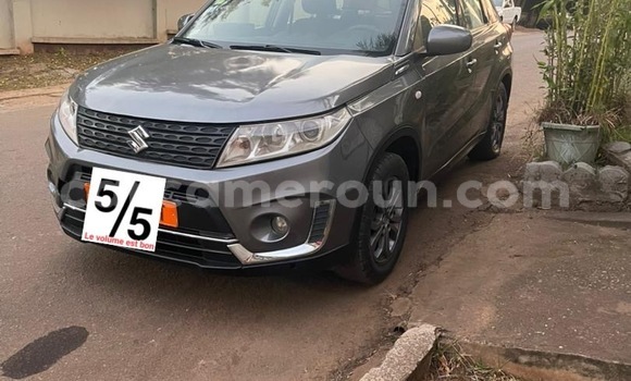 Sayi Na hannu Suzuki Grand Vitara Azurfa Mota in Yaounde a Babban Kamaru