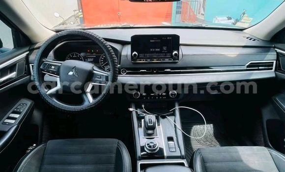 Sayi Na hannu Mitsubishi Outlander Black Mota in Douala a Ƙasar Kamaru Sayi Na hannu Mitsubishi Outlander Black Mota in Douala a Ƙasar Kamaru