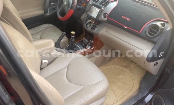 Sayi Na hannu Toyota RAV4 Black Mota in Douala a Ƙasar Kamaru Sayi Na hannu Toyota RAV4 Black Mota in Douala a Ƙasar Kamaru