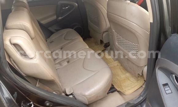 Sayi Na hannu Toyota RAV4 Black Mota in Douala a Ƙasar Kamaru Sayi Na hannu Toyota RAV4 Black Mota in Douala a Ƙasar Kamaru