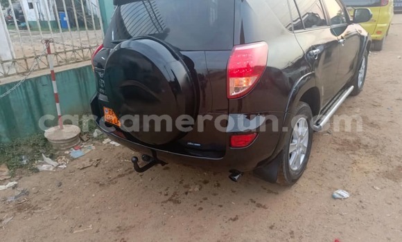 Sayi Na hannu Toyota RAV4 Black Mota in Douala a Ƙasar Kamaru Sayi Na hannu Toyota RAV4 Black Mota in Douala a Ƙasar Kamaru