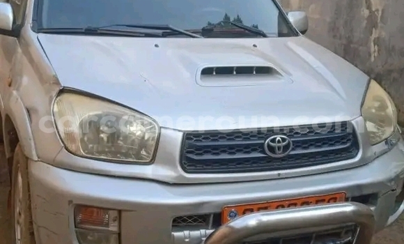 Sayi Na hannu Toyota RAV4 Azurfa Mota in Yaounde a Babban Kamaru