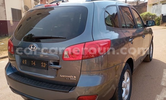 Sayi Na hannu Hyundai Santa Fe Azurfa Mota in Yaounde a Babban Kamaru Sayi Na hannu Hyundai Santa Fe Azurfa Mota in Yaounde a Babban Kamaru