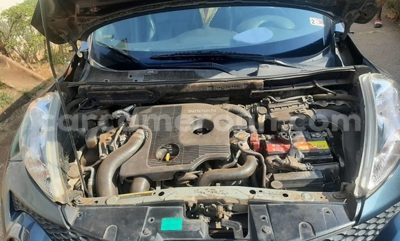 Sayi Na hannu Nissan Juke Azurfa Mota in Yaounde a Babban Kamaru Sayi Na hannu Nissan Juke Azurfa Mota in Yaounde a Babban Kamaru